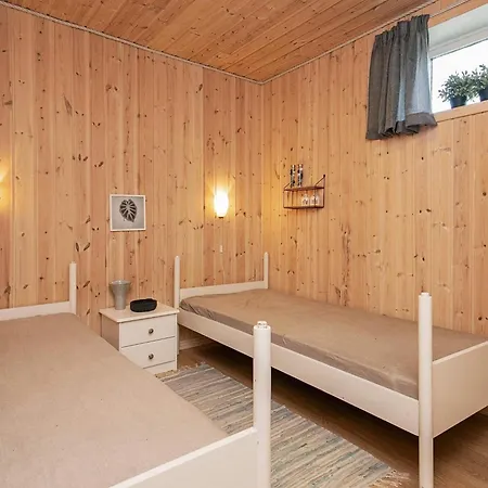Cozy Seaside Escape-by Traum *